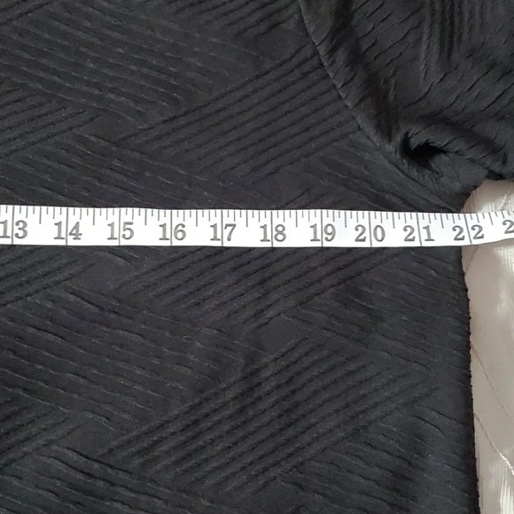 Bon Worth Women's Black Textured Crew Neck Short Sleeve Top Size Large - Picture 9 of 10